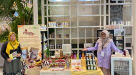 Ilma Inaroh Azizah, seorang pengusaha minuman segar dan kaya manfaat asal Serang, Provinsi Banten yang mendapatkan manfaat dari LinkUMKM BRI. (Dok. BRI)