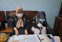 Tim Bapanas melakukan pengambilan sampel cabai dari berbagai titik distribusi dan pasar tradisional. (Dok. Bapanas)

