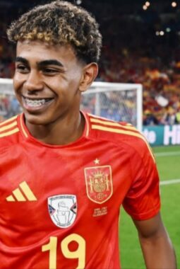 Lamine Yamal Bersinar, Spanyol Singkirkan Prancis Lewat Drama Sembilan Gol