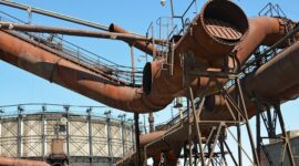 Pabrik smelter nikel berhenti produksi, memberi sinyal risiko besar pada hilirisasi nasional. (Pixabay.com/ferdinandkozeluh0)