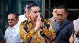 Maman Abdurrahman meninggalkan gedung KPK usai serahkan dokumen klarifikasi surat kunjungan istri. (Instagram.com@maman.abdurrahman.st)
