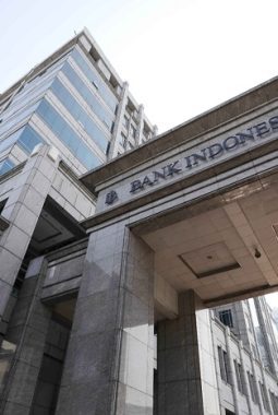 Rupiah Dijaga, Pertumbuhan Lesu: Dilema Ekonomi RI di 2025